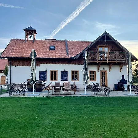 여관 Zamecek - Chateau Lany - Depandance Stroodel 브르제츨라프