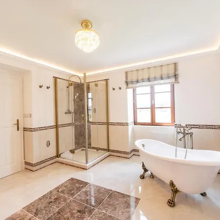 Inn Zamecek - Chateau Lany - Depandance Stroodel *