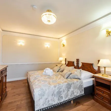 Zamecek - Chateau Lany - Depandance Stroodel Inn *