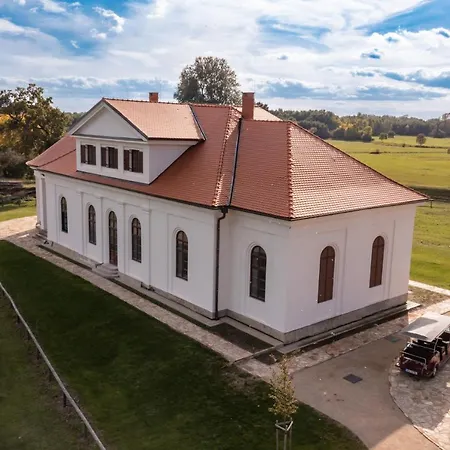 Zámeček - Chateau Lány - Depandance Stroodel Penzion Břeclav