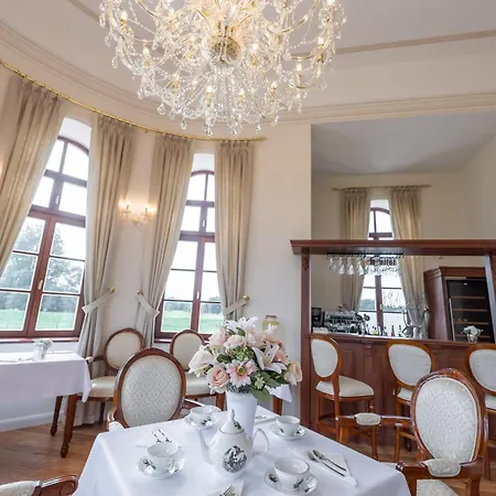 Zamecek - Chateau Lany - Depandance Stroodel 여관 *