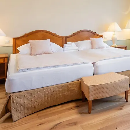 Zamecek - Chateau Lany - Depandance Stroodel 여관 *