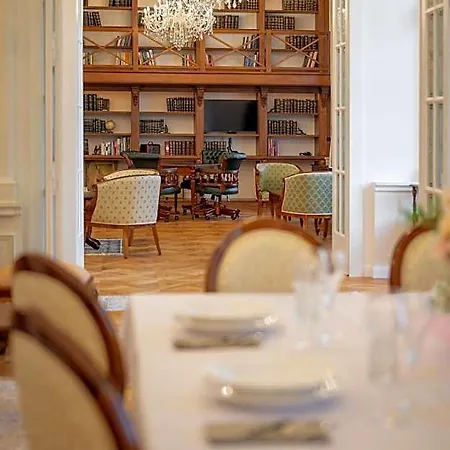 Zamecek - Chateau Lany - Depandance Stroodel Inn