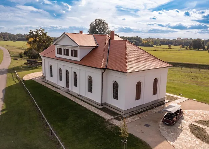 Zamecek - Chateau Lany - Depandance Stroodel Herberg Břeclav