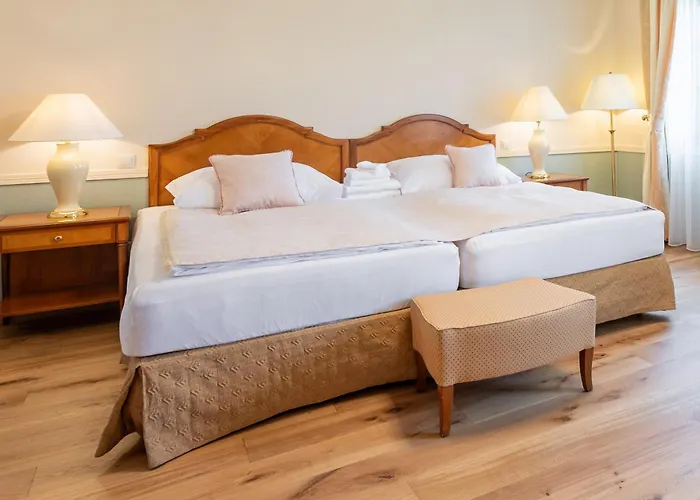 Zámeček - Chateau Lány - Depandance Stroodel Penzion *